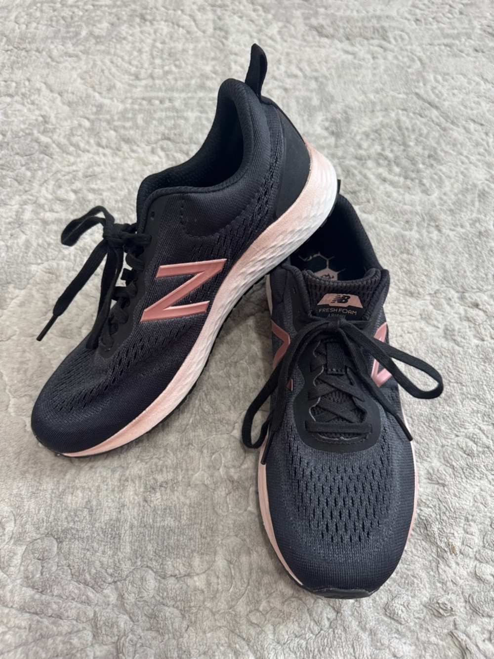 New Balance Women's Fresh Foam Arishi Black and Metallic Pink Sneakers